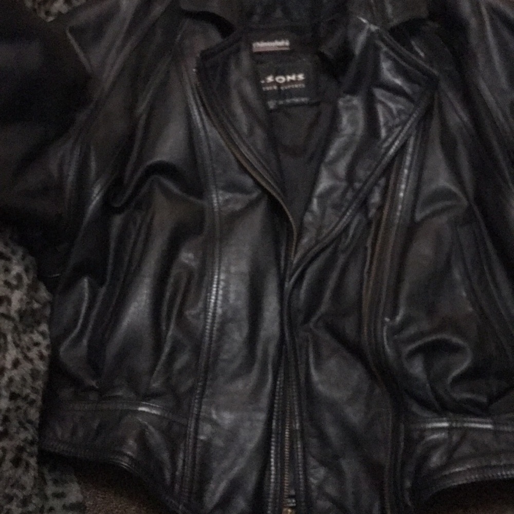 Wilson’s Leather Black Leather Jacket- Size M